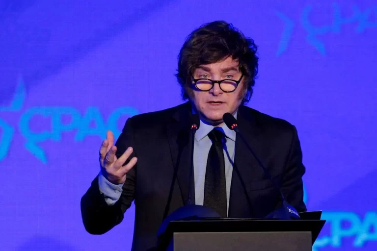 Milei aterrizó en Hungría y busca afianzar su alianza con Orbán en una cumbre clave