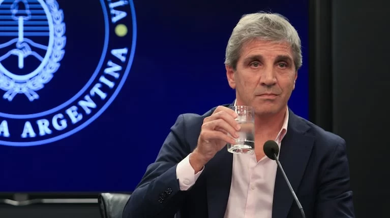 Caputo queda sin margen: el riesgo país volvió a pasar los 600 puntos y frena la deuda externa