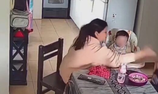 DESCUBRIÓ QUE LA NIÑERA GOLPEABA A SUS HIJOS MIENTRAS TRABAJABA Y LA DENUNCIÓ: EL EPISODIO QUEDÓ GRABADO