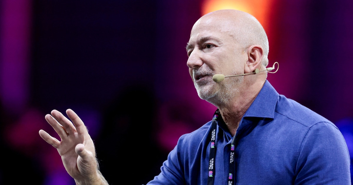 Jeff Bezos en una conferencia sobre inteligencia artificial