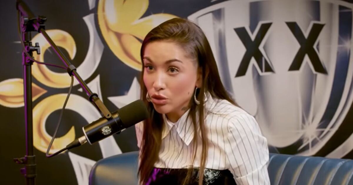 María Becerra durante una entrevista en Miami