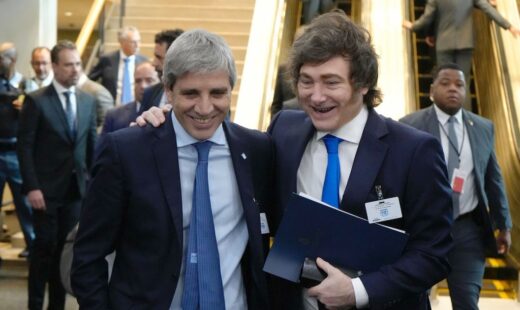 EL RIESGO PAÍS DEBAJO DE LOS 450 PUNTOS ACERCA AL GOBIERNO A LA POSIBILIDAD DE REGRESAR A LOS MERCADOS INTERNACIONALES