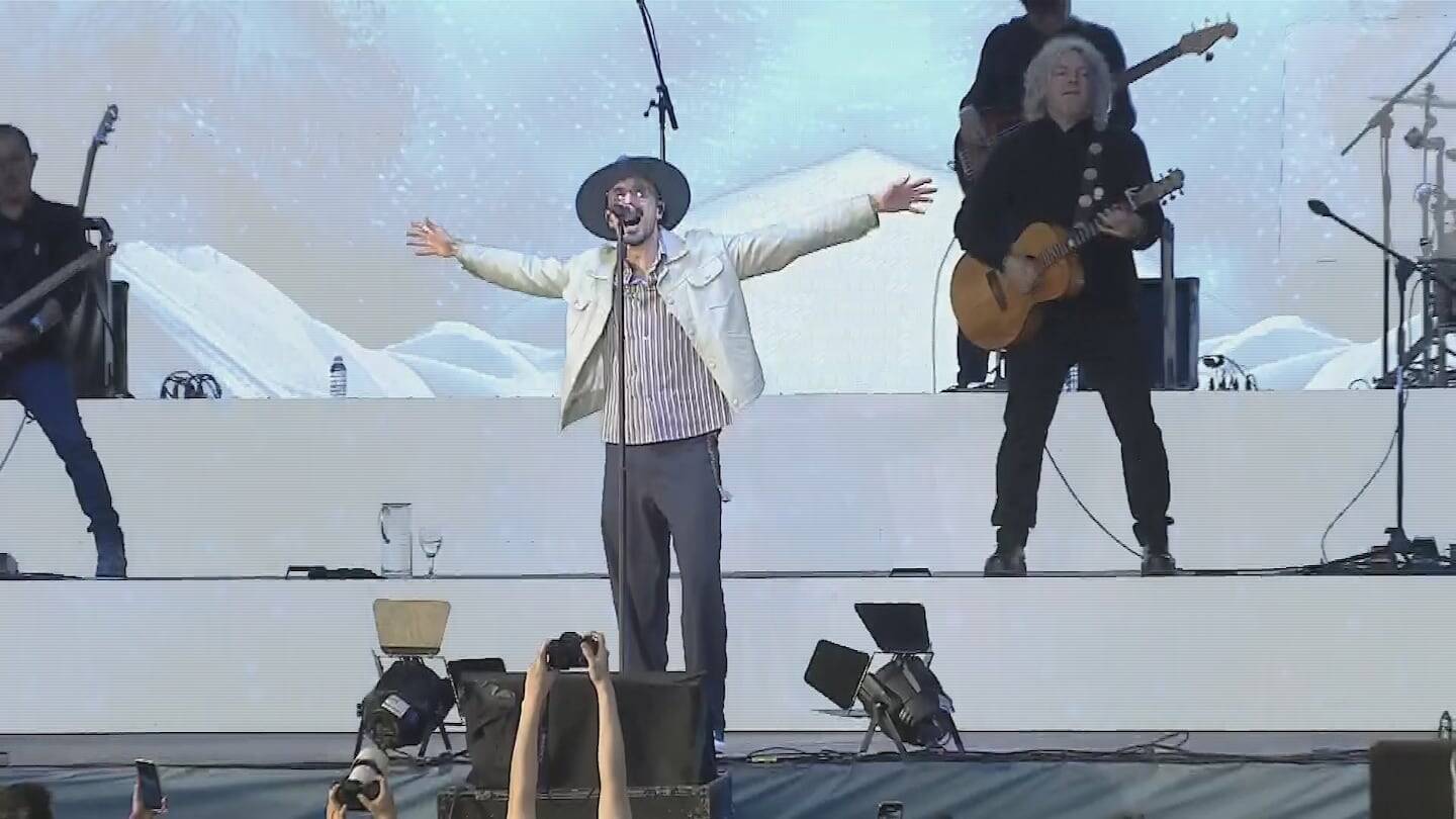 Abel Pintos deslumbró en Rosario durante la celebración del Día de la Bandera