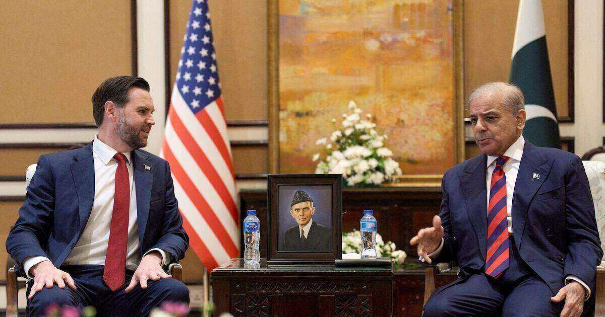 Ceremonia de firma del acuerdo de paz entre Estados Unidos e Irán