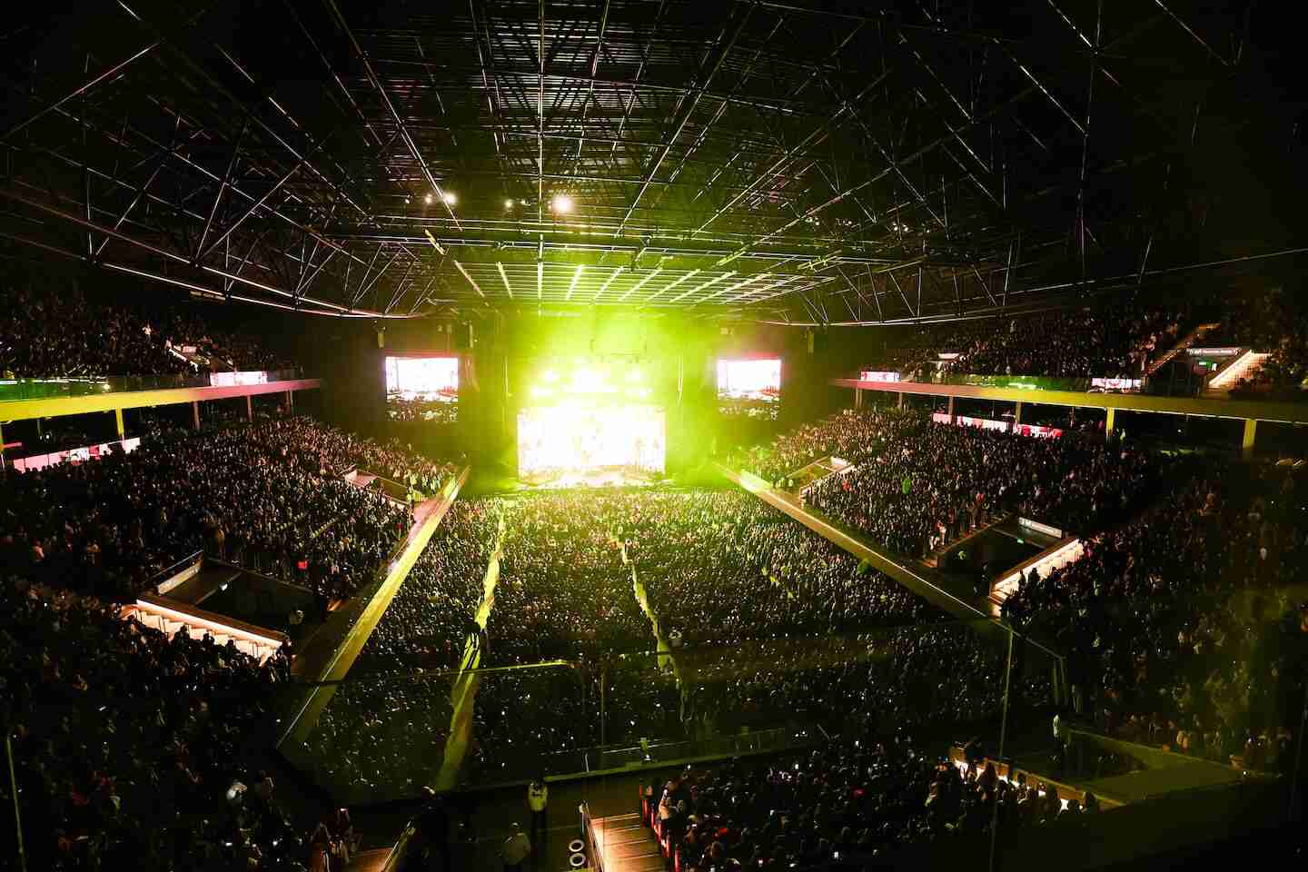 Ángela Leiva deslumbró en el Movistar Arena con un show inolvidable