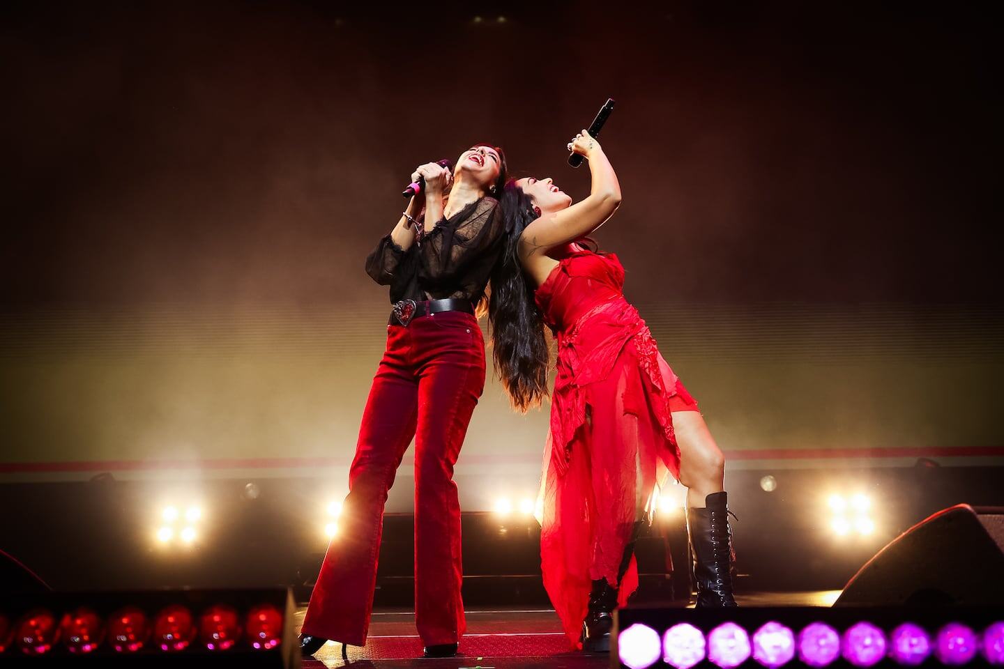 Ángela Leiva deslumbró en el Movistar Arena con un show inolvidable