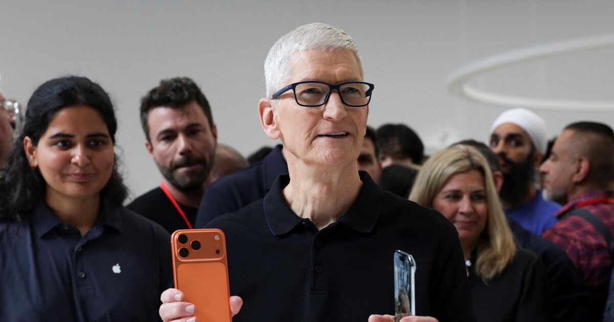Tim Cook anuncia aumento de precios en Apple