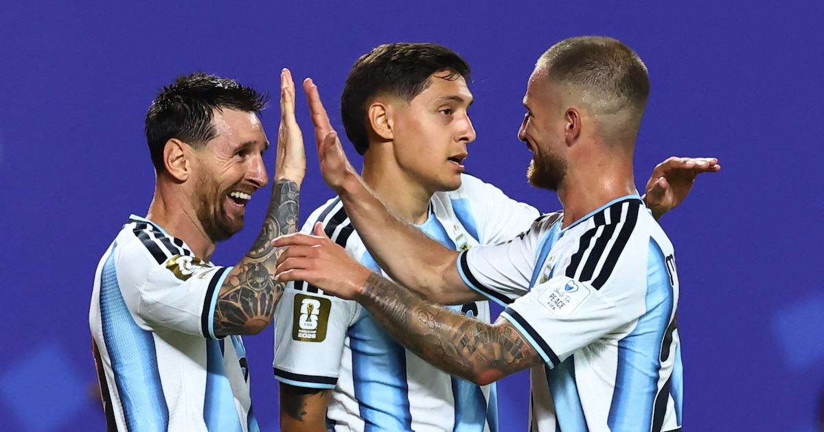 Lionel Messi celebra su gol en el debut de Argentina en el Mundial 2026