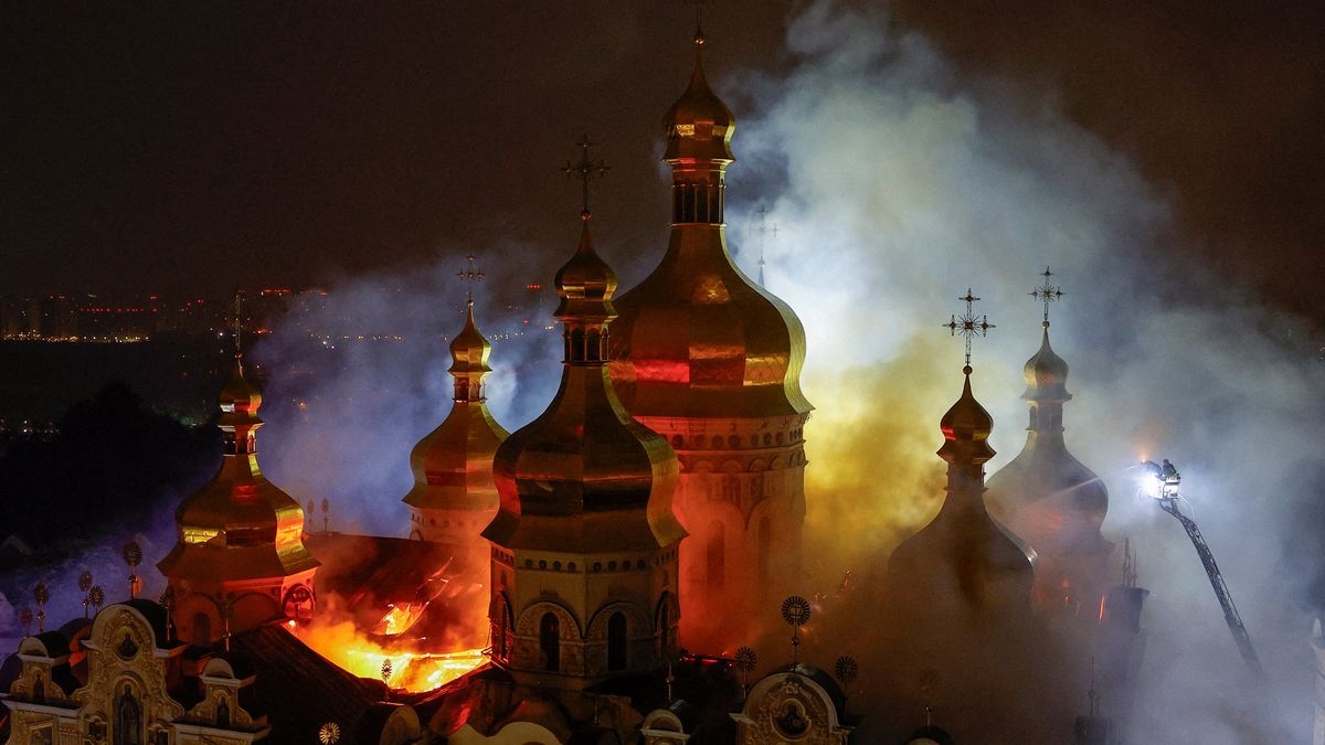 Catedral de la Dormición en Kiev tras el ataque ruso