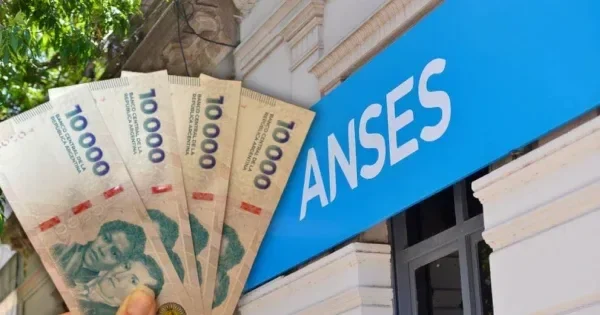 Beneficiarios de ANSES recibiendo asistencia social en julio de 2026