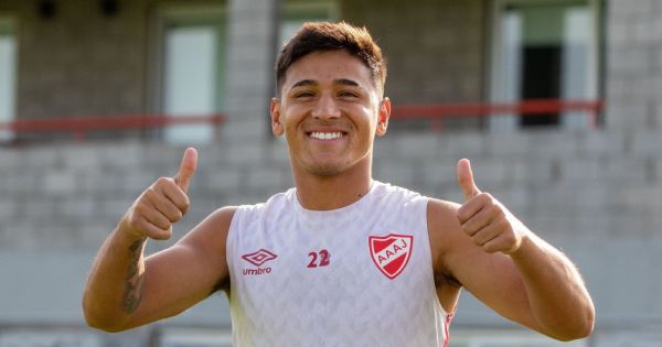 Leandro Lozano durante un partido con Argentinos Juniors