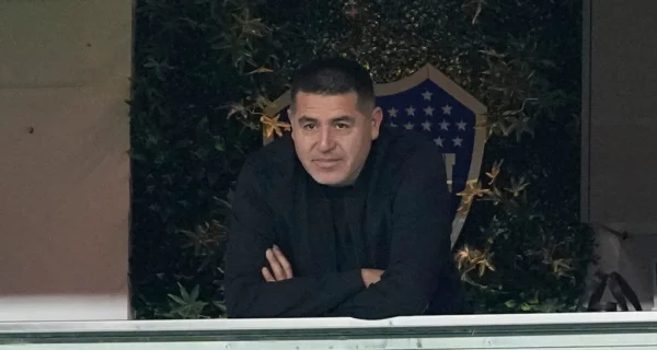 Esequiel Barco en acción durante un partido de fútbol