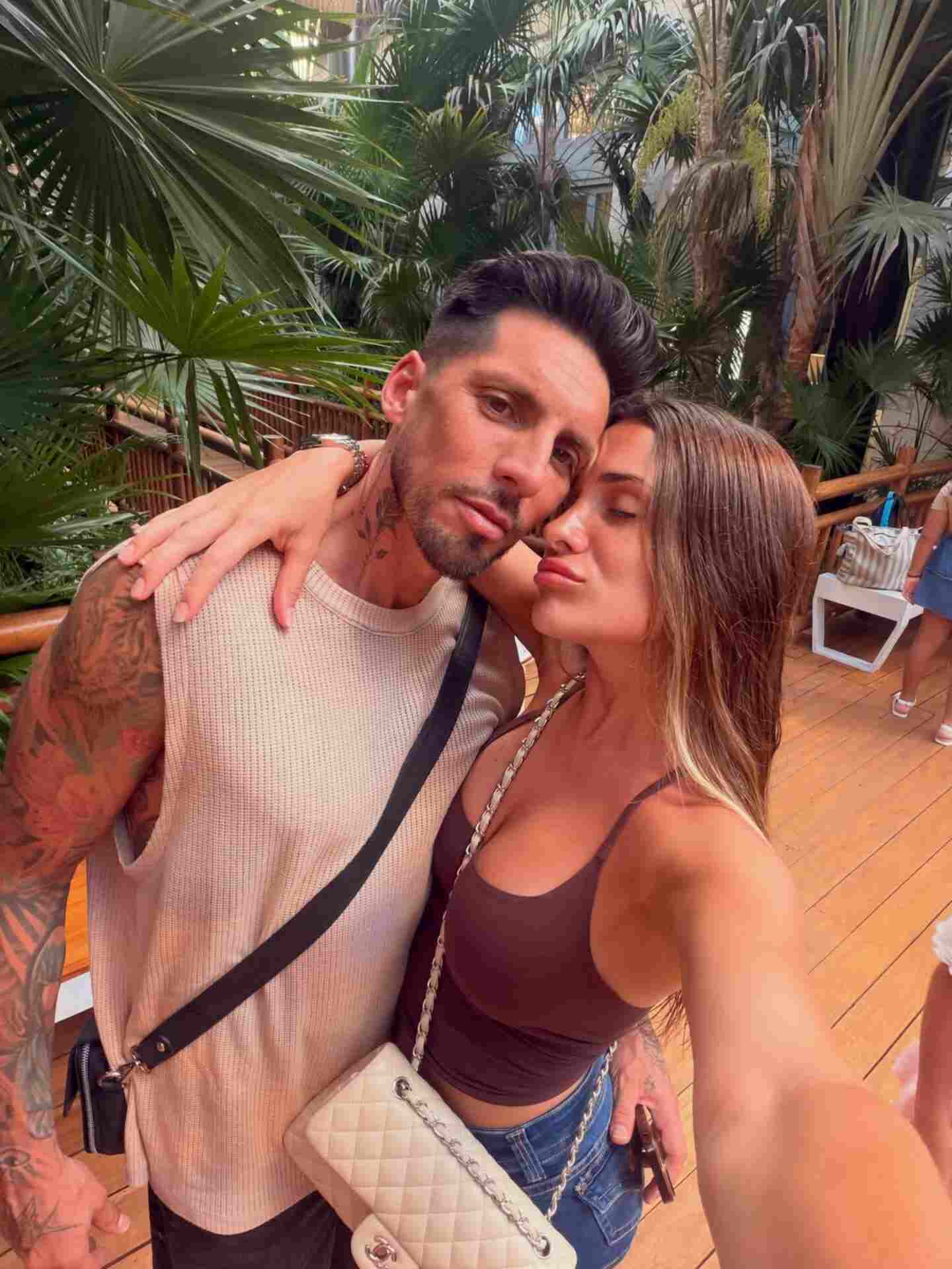 Cami Homs deslumbra con microbikini blanca en su escapada al Caribe