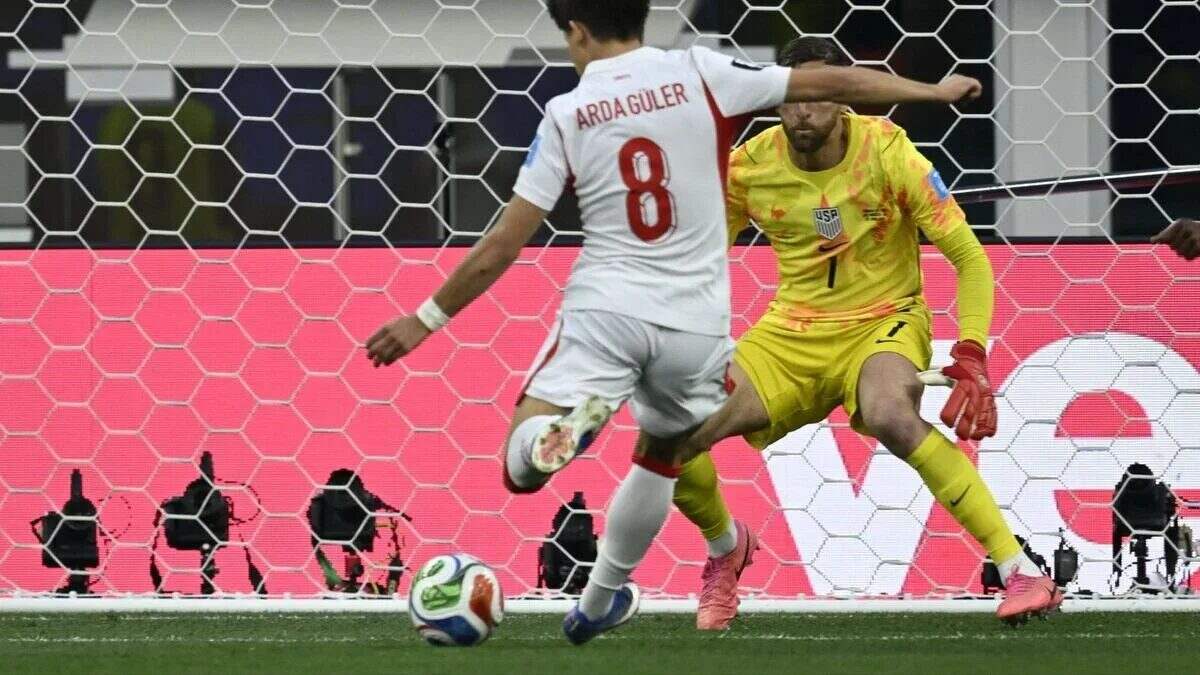 Jugadores de Turquía celebran su victoria sobre Estados Unidos en el Mundial 2026