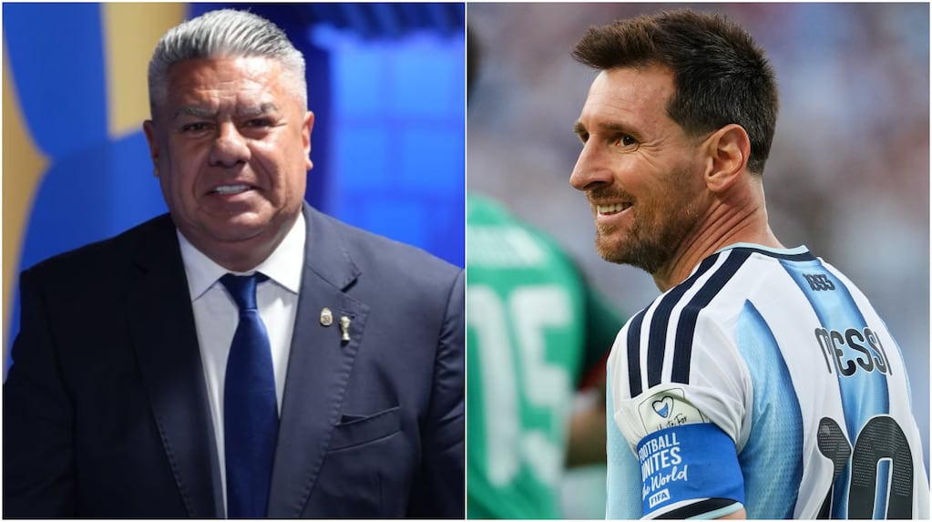 Chiqui Tapia entrega la pelota del partido a Lionel Messi tras su hat-trick