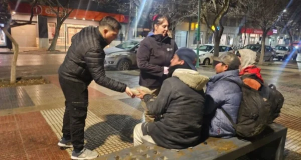 Operativo de asistencia en Cipolletti durante la ola polar