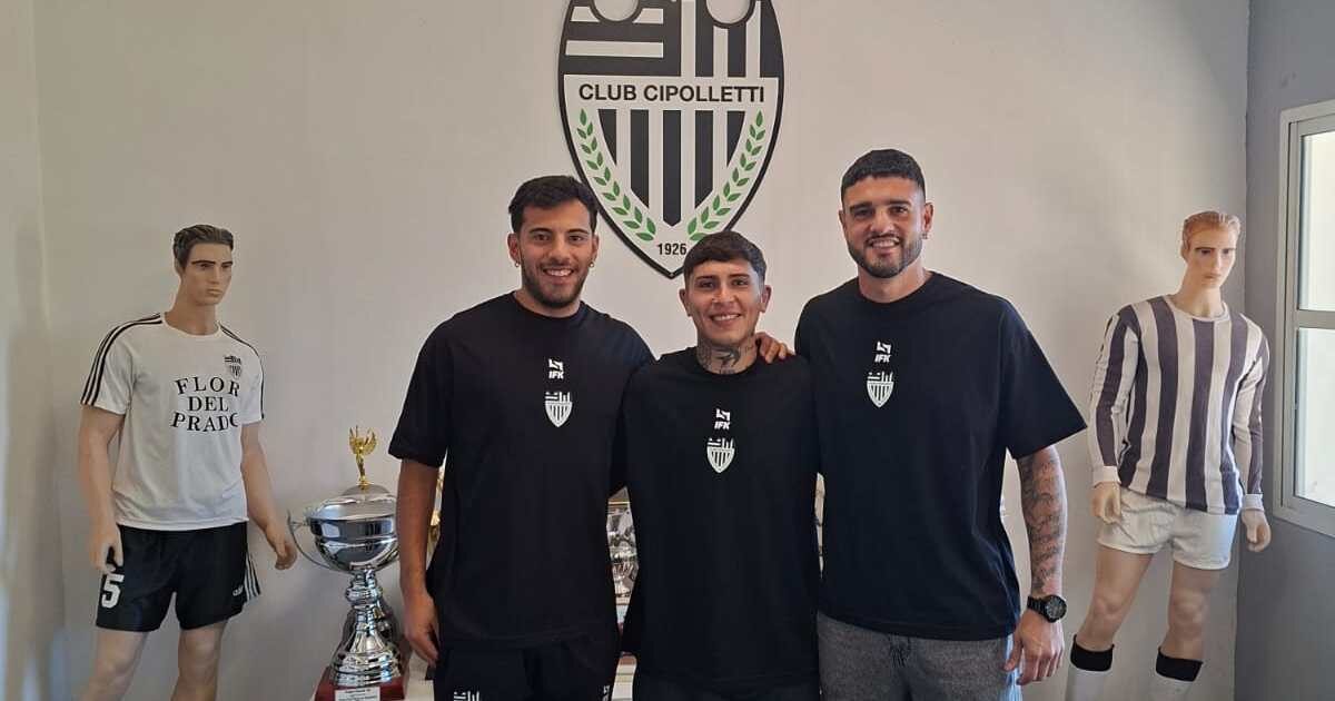 Jugadores del Club Cipolletti en el campo de juego