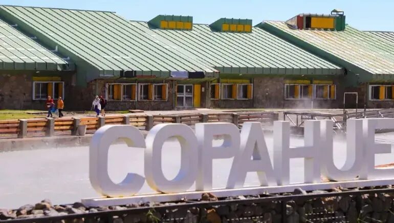 Copahue da inicio a su temporada invernal con termas bajo la nieve