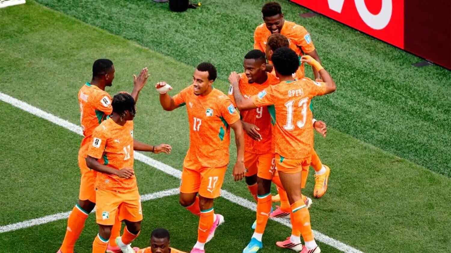 Jugadores de Costa de Marfil celebran su victoria en el Mundial 2026