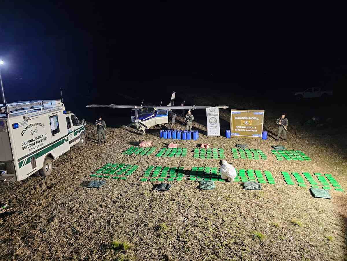 Descubren avioneta abandonada en Santa Fe y la vinculan con el narcotráfico