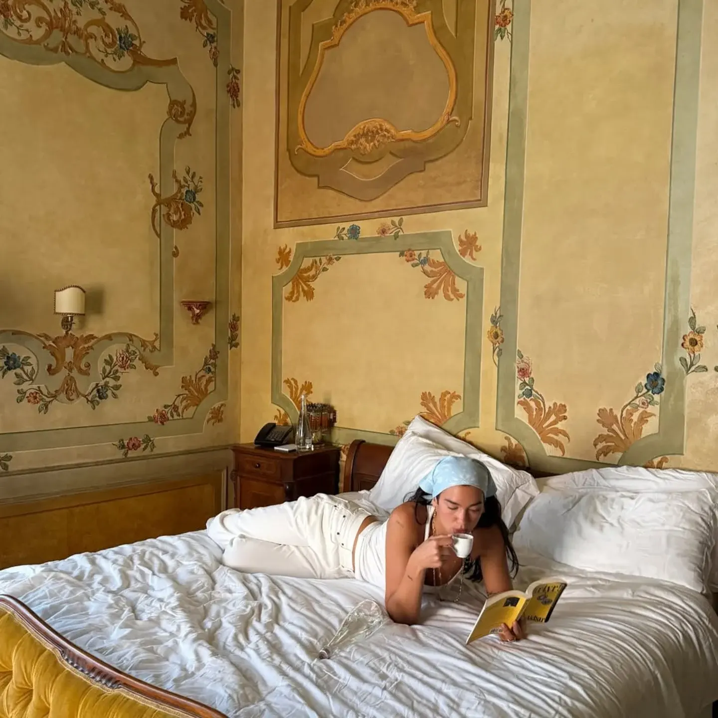 Dua Lipa deslumbra en su luna de miel con Callum Turner en Italia