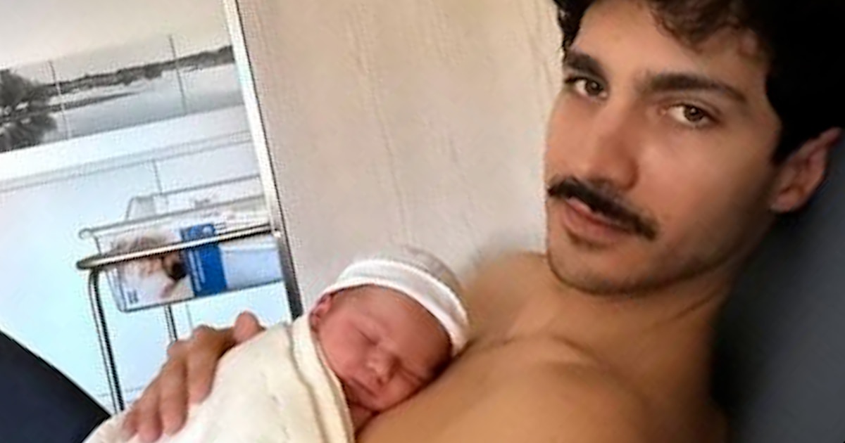 El Chino Darín con su hijo Dante en un fular