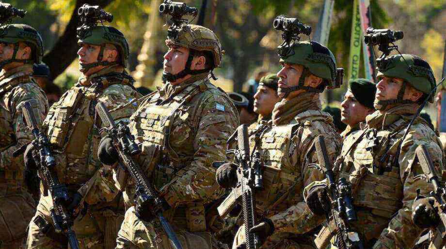 Personal militar argentino durante un acto oficial