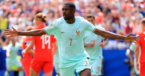 Jugadores de Francia celebran un gol contra Noruega en el Mundial