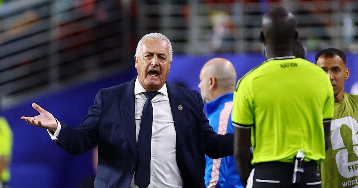 Gustavo Alfaro en conferencia de prensa tras el partido de Paraguay en el Mundial 2026