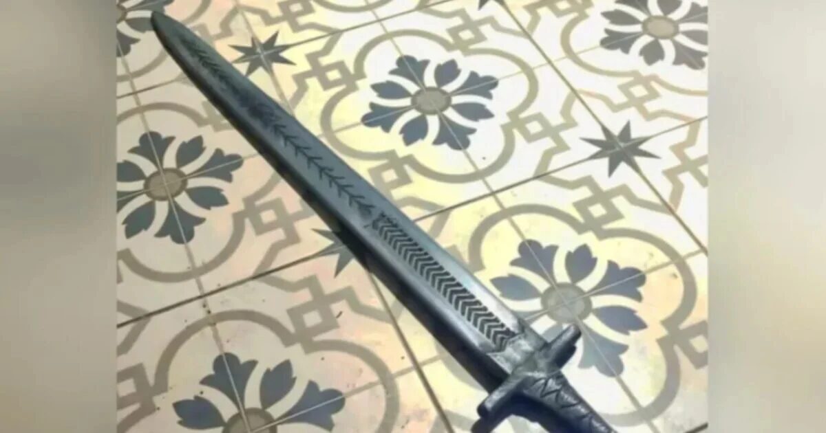 Policía en la escena de un ataque con espada en Pilar