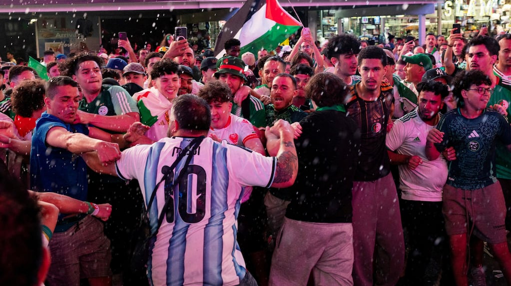 Incidentes entre hinchas en Times Square antes del Mundial 2026