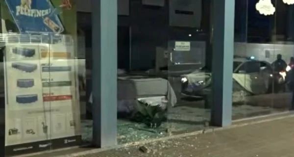 Dañada colchonería en Neuquén tras intento de robo