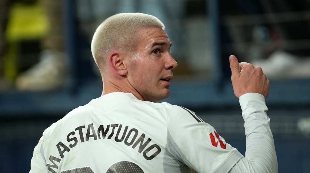 Franco Mastantuono en acción durante un partido
