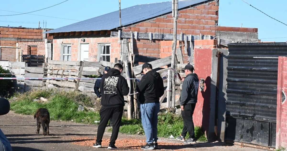 Escena del crimen en Viedma donde fue hallado un joven muerto