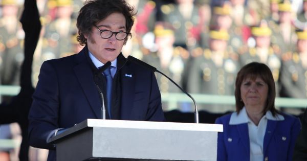 Ceremonia por el Día de la Bandera en Rosario