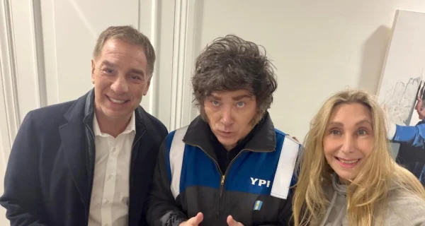 Javier Milei en reunión con legisladores