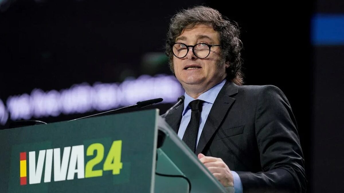 Javier Milei durante una reunión en España