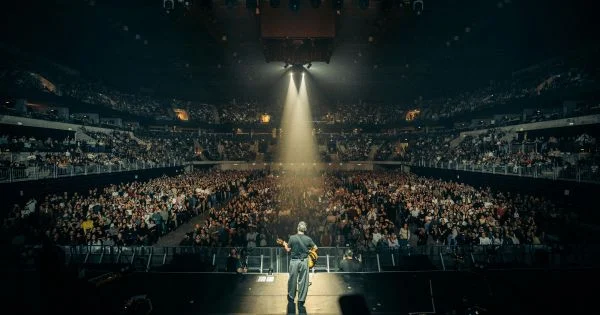 Jorge Drexler durante su concierto en Montevideo