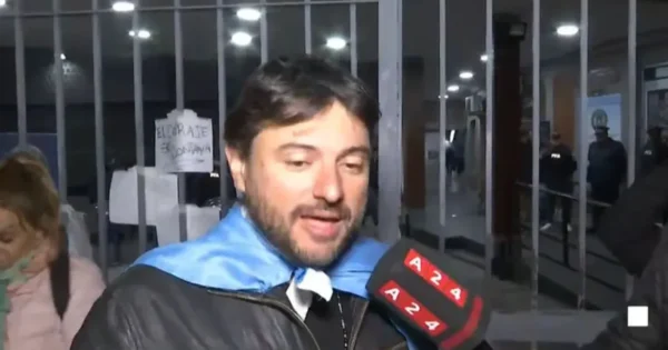 Juan Grabois durante la toma del Instituto Perón