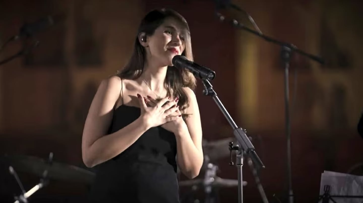 La CONDENARON a 74 LATIGAZOS y DOS AÑOS sin poder CANTAR!