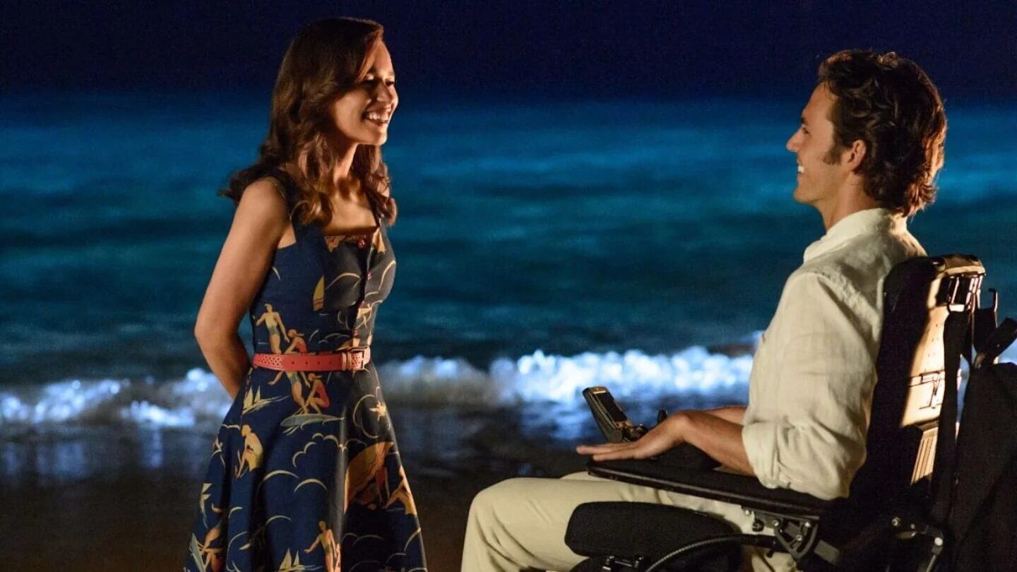 La película de Emilia Clarke que arrasa en Netflix: un romance hipnótico de 110 minutos