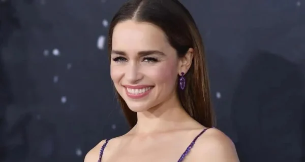 Emilia Clarke y Sam Claflin en una escena de la película 'Yo antes de ti'