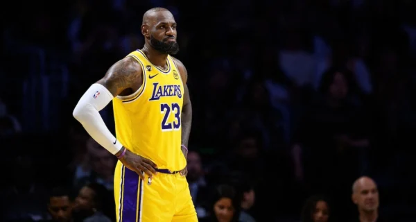 LeBron James durante un partido con Los Ángeles Lakers