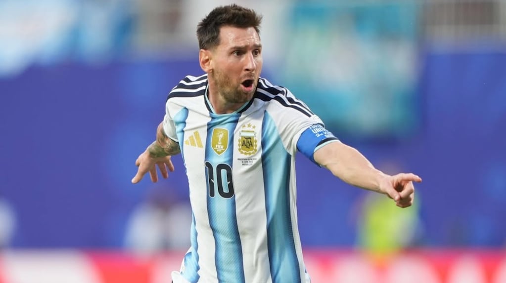 Lionel Messi celebra tras anotar un gol en el debut de Argentina en el Mundial 2026