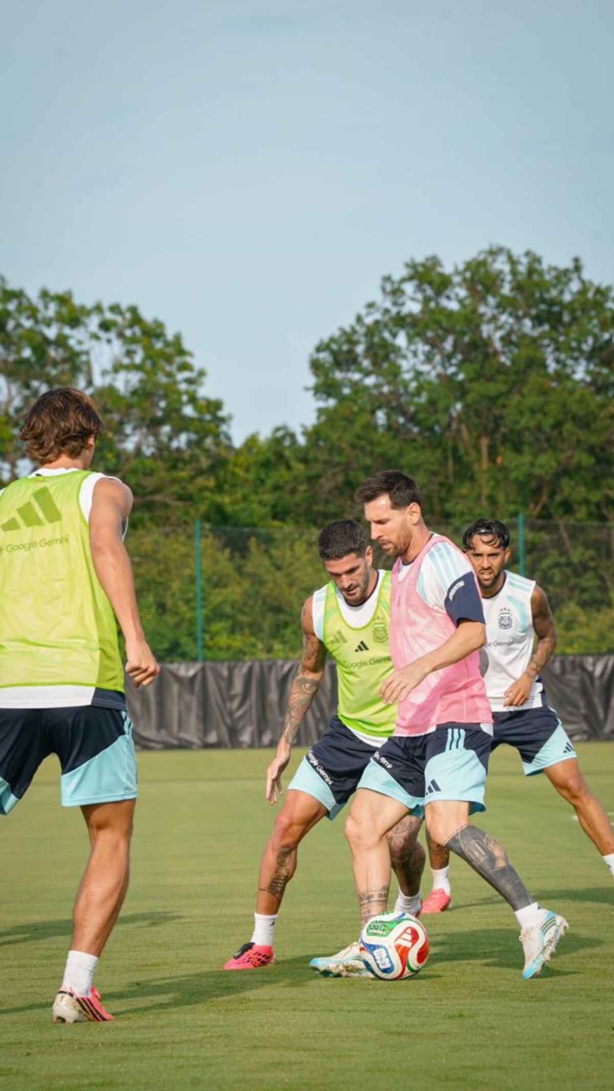 Lionel Messi regresa a las redes tras escándalo familiar y sorprende con un gesto