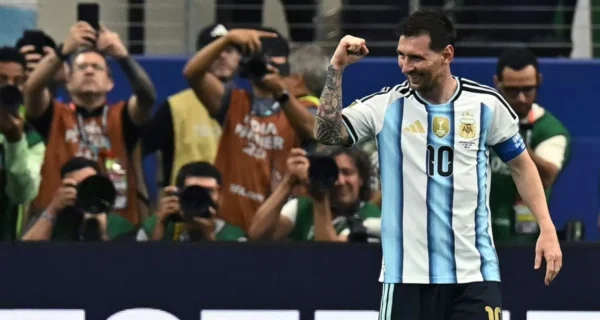 Lionel Messi celebra su récord de goles en la Copa del Mundo