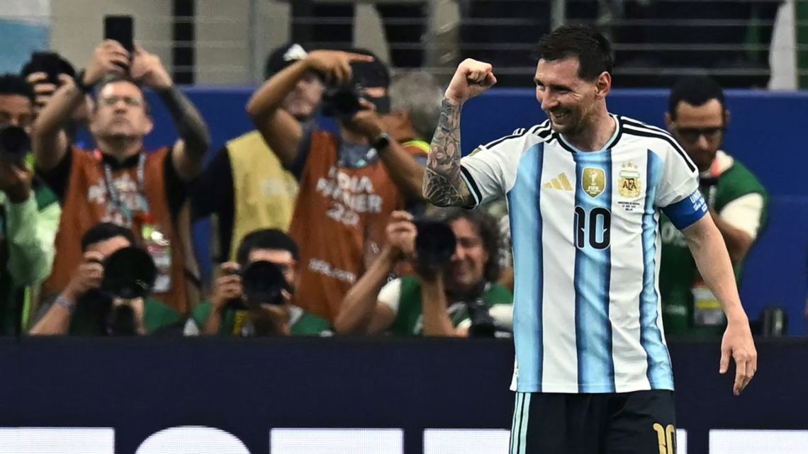 Lionel Messi celebra su récord de goles en la Copa del Mundo