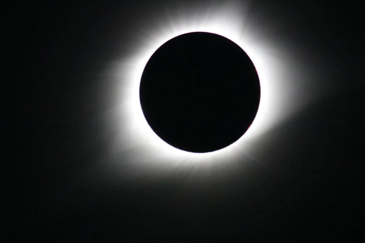 Eclipse solar total