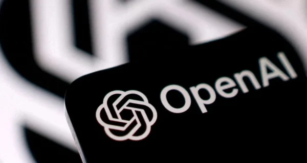 Logotipo de OpenAI en un fondo tecnológico