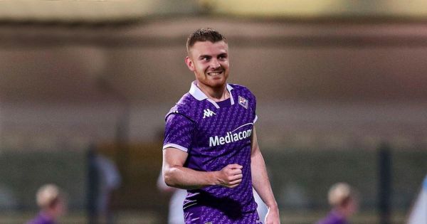 Lucas Beltrán jugando en un partido de fútbol